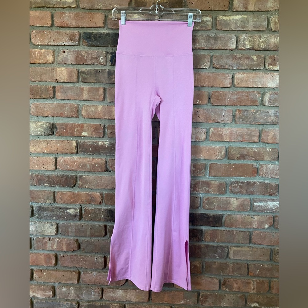 Frankie's Bikinis Activewear in Pink - Small